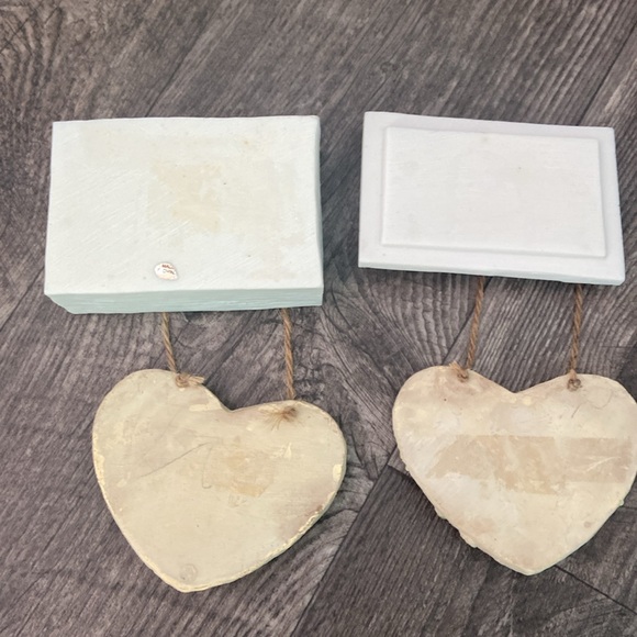 Adorable Little Soap Dish and Wall Decor - Picture 3 of 3